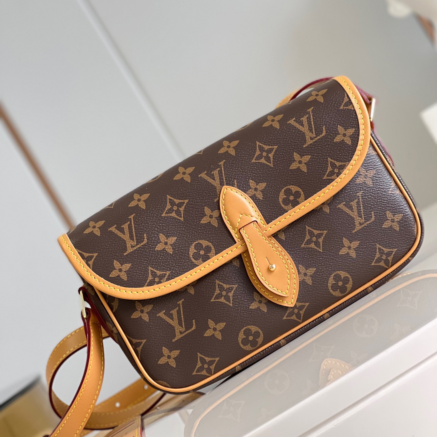Wholesale Luxury Louis Vuitton Gibeciere Pm Shoulder Bag M42248 - Image 7