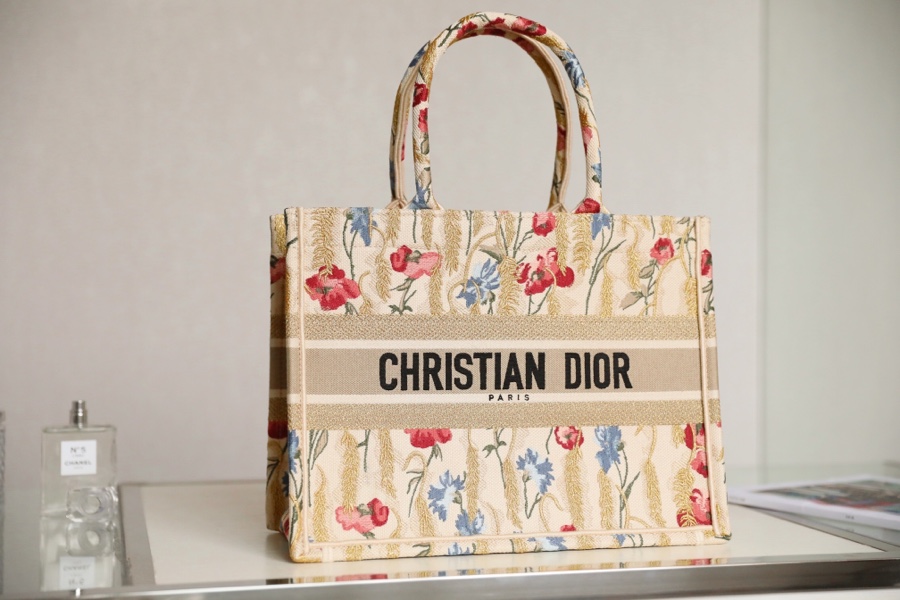 Wholesale Luxury DiorBook Tote Natural Multicolor Raffia Embroidered With Dior Petites Fleurs