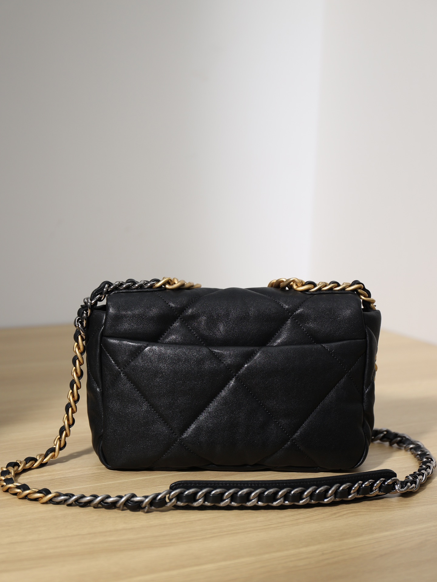 Wholesale Luxury Chanel Cf 19 Black Handbag - Image 4