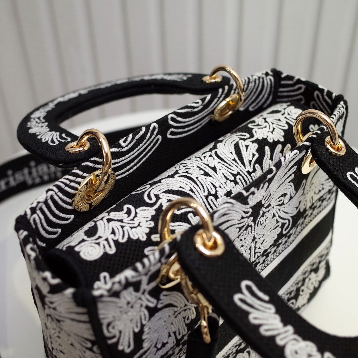 Wholesale Luxury Dior Medium Lady D-Lite Bag M0565Omdv_M993 - Image 3
