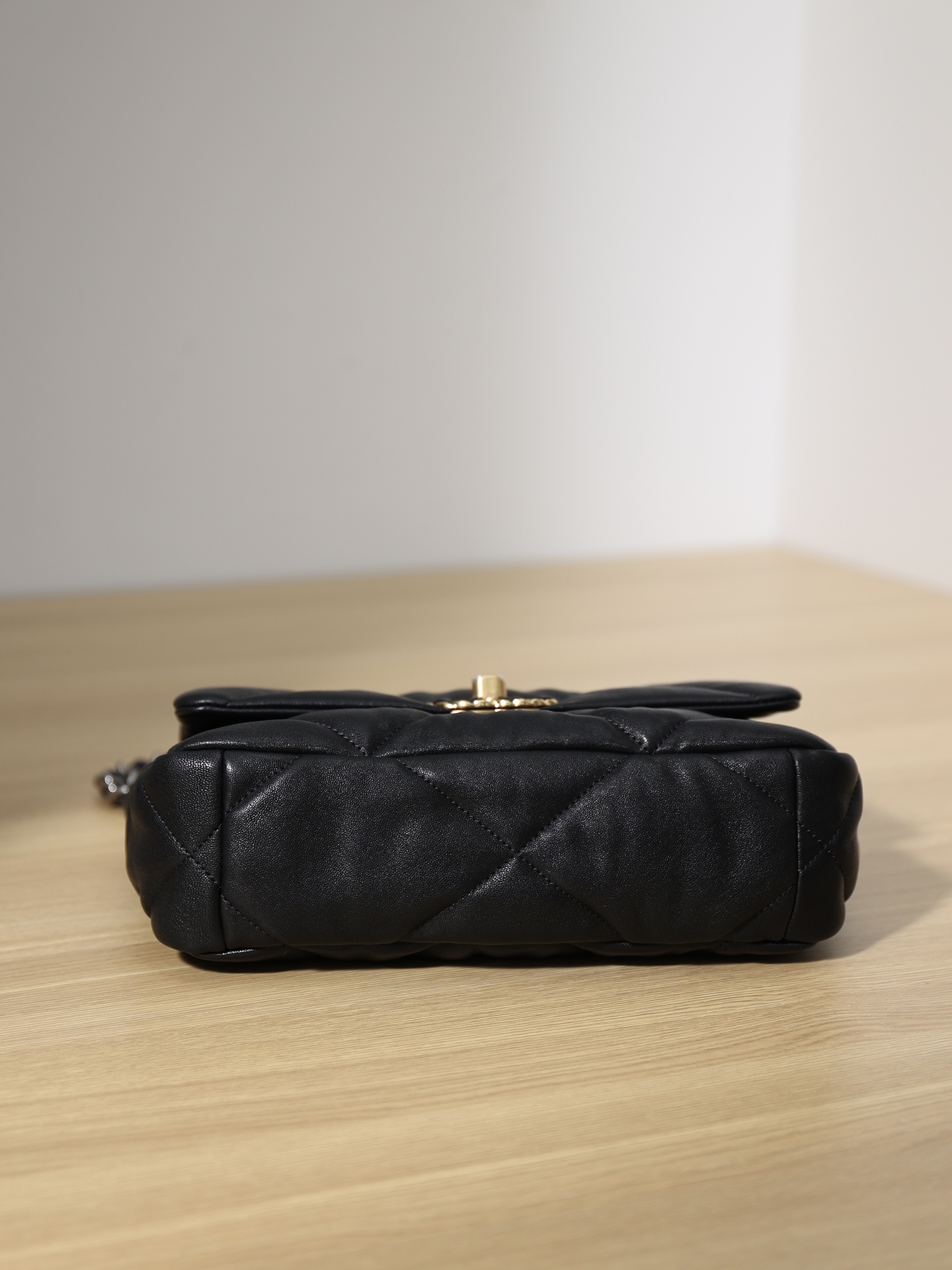 Wholesale Luxury Chanel Cf 19 Black Handbag - Image 3