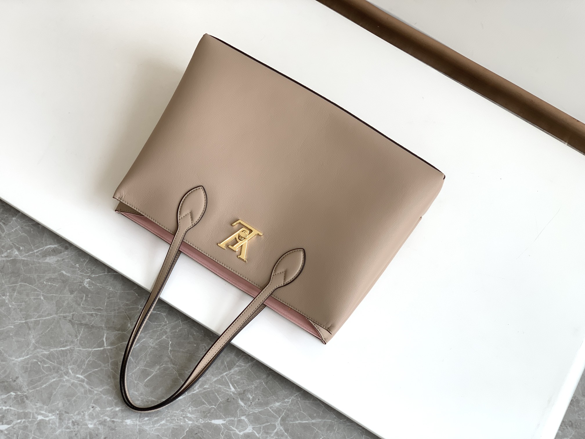 Wholesale Luxury Louis Vuitton Lockme Shopper M58927 - Image 3