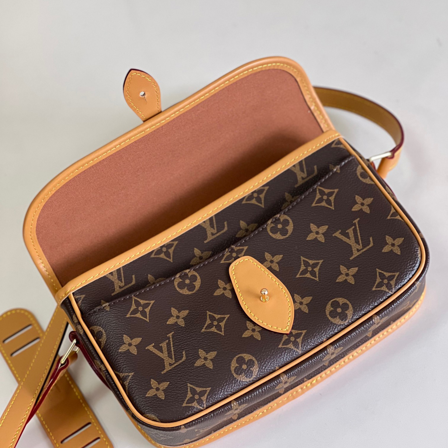 Wholesale Luxury Louis Vuitton Gibeciere Pm Shoulder Bag M42248 - Image 4
