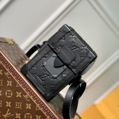 Wholesale Luxury Louis Vuitton Vertical Trunk Wearable Wallet M82070