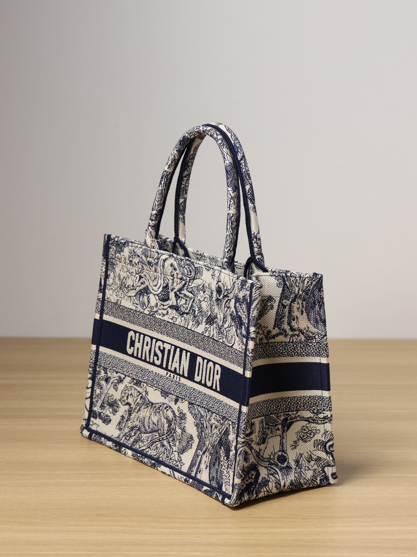 Wholesale Luxury Dior Medium Book Tote Blue Toile De Jouy Embroidery M1295Ztdt_M808 - Image 8