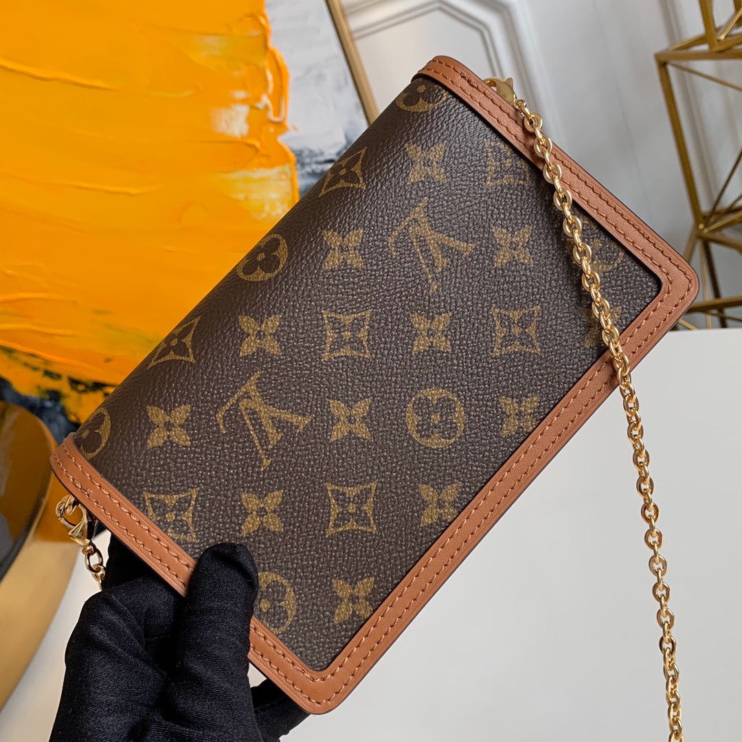 Wholesale Luxury Louis Vuitton Dauphine Chain Wallet M68746 - Image 4