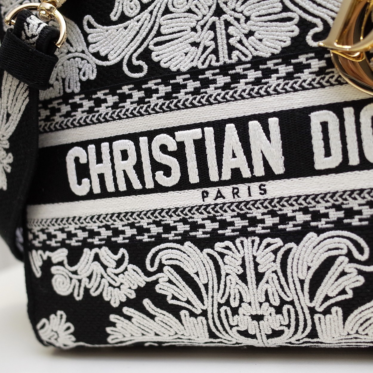 Wholesale Luxury Dior Medium Lady D-Lite Bag M0565Omdv_M993 - Image 9