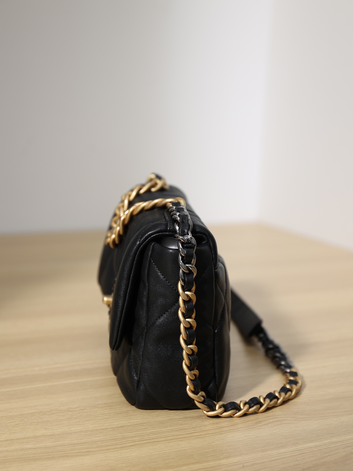 Wholesale Luxury Chanel Cf 19 Black Handbag - Image 6