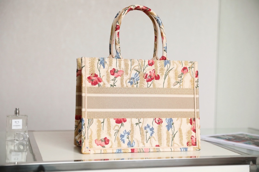 Wholesale Luxury DiorBook Tote Natural Multicolor Raffia Embroidered With Dior Petites Fleurs - Image 7