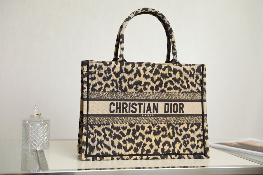 Wholesale Luxury Dior Book Tote Medium Beige Multicolor Mizza Embroidery M1296Zrhm_M918