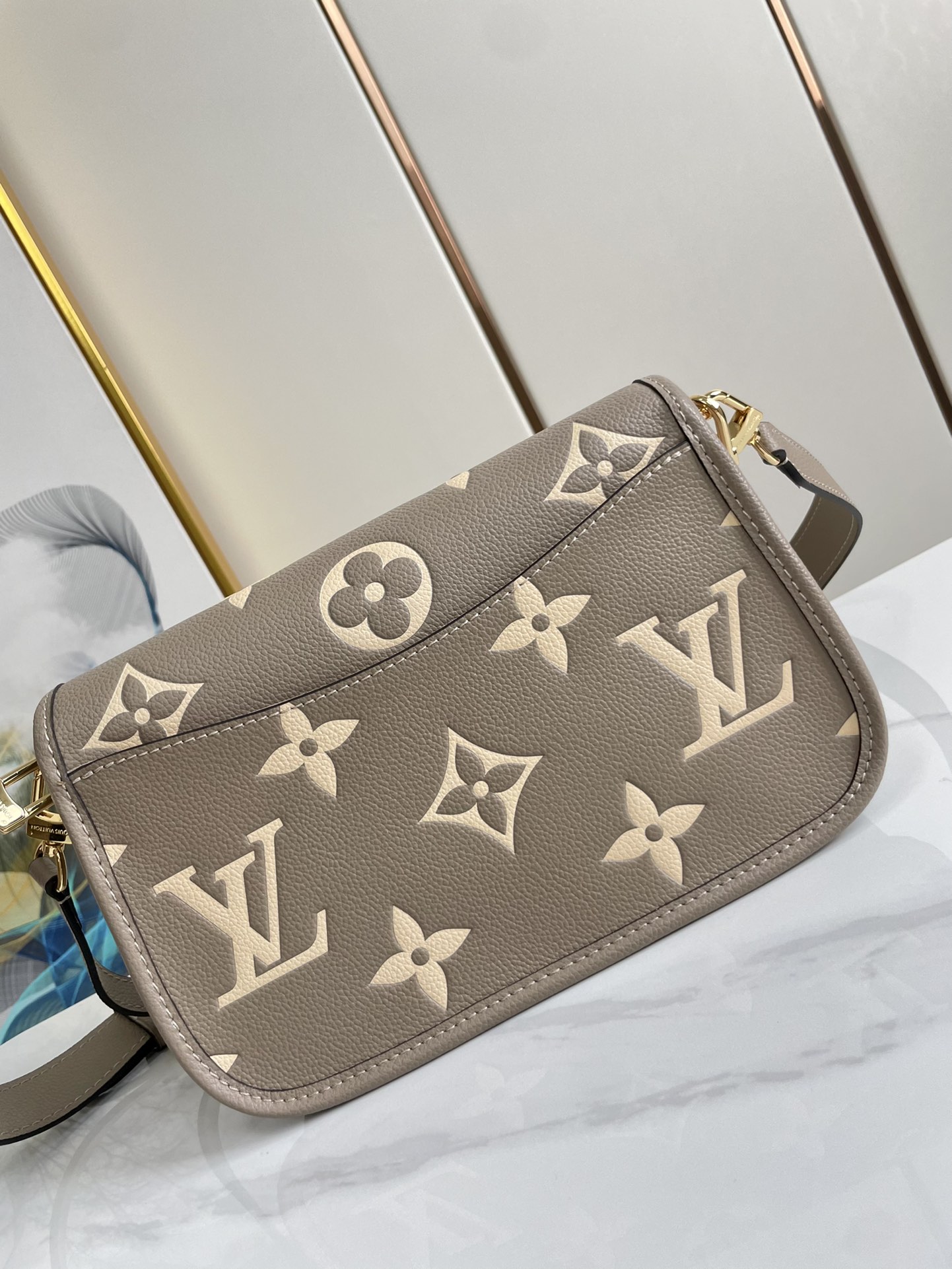 Wholesale Luxury Louis Vuitton Diane M46583 - Image 7