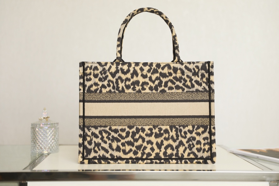 Wholesale Luxury Dior Book Tote Medium Beige Multicolor Mizza Embroidery M1296Zrhm_M918 - Image 2