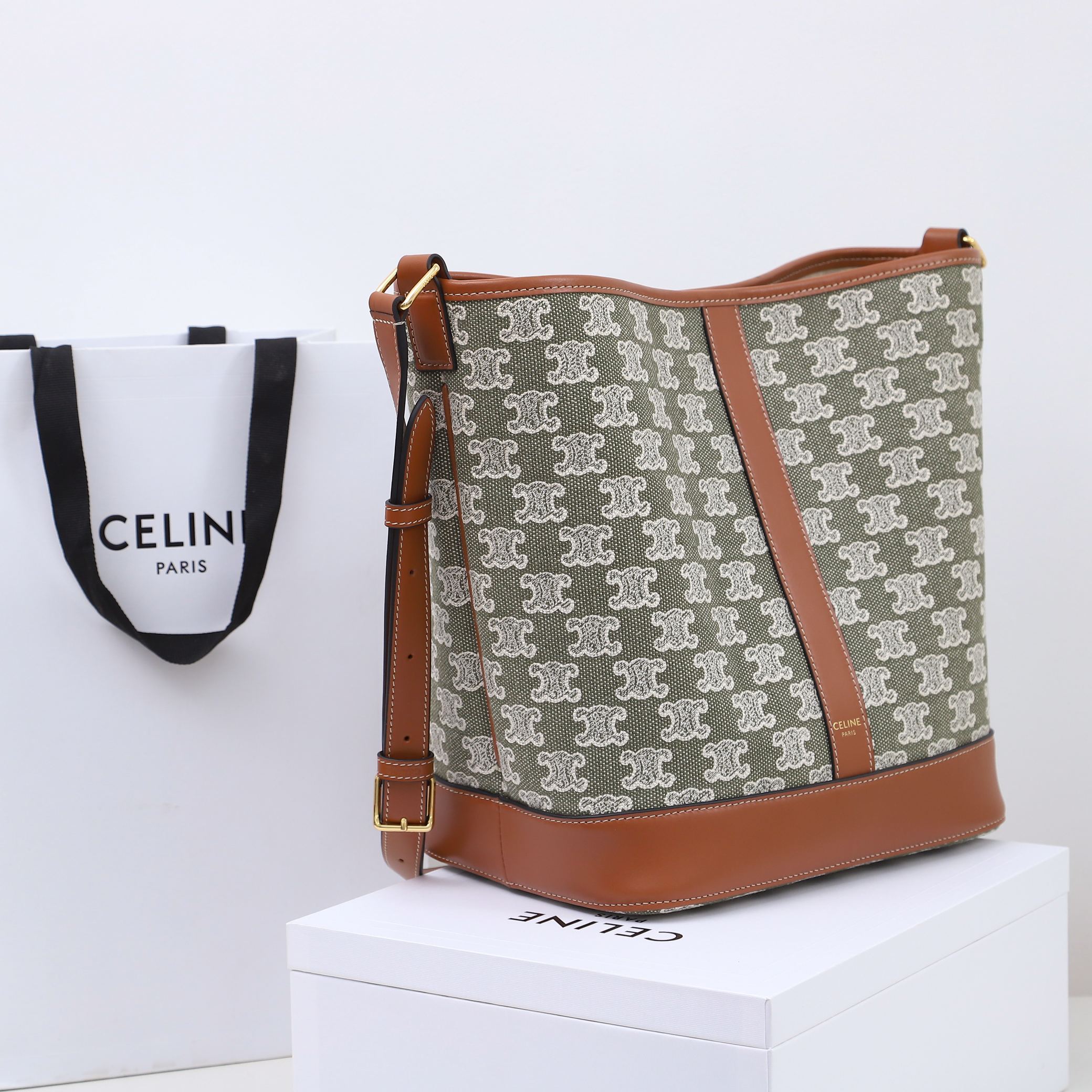 Wholesale Luxury Celine Medium Bucket In Triomphe - Image 7