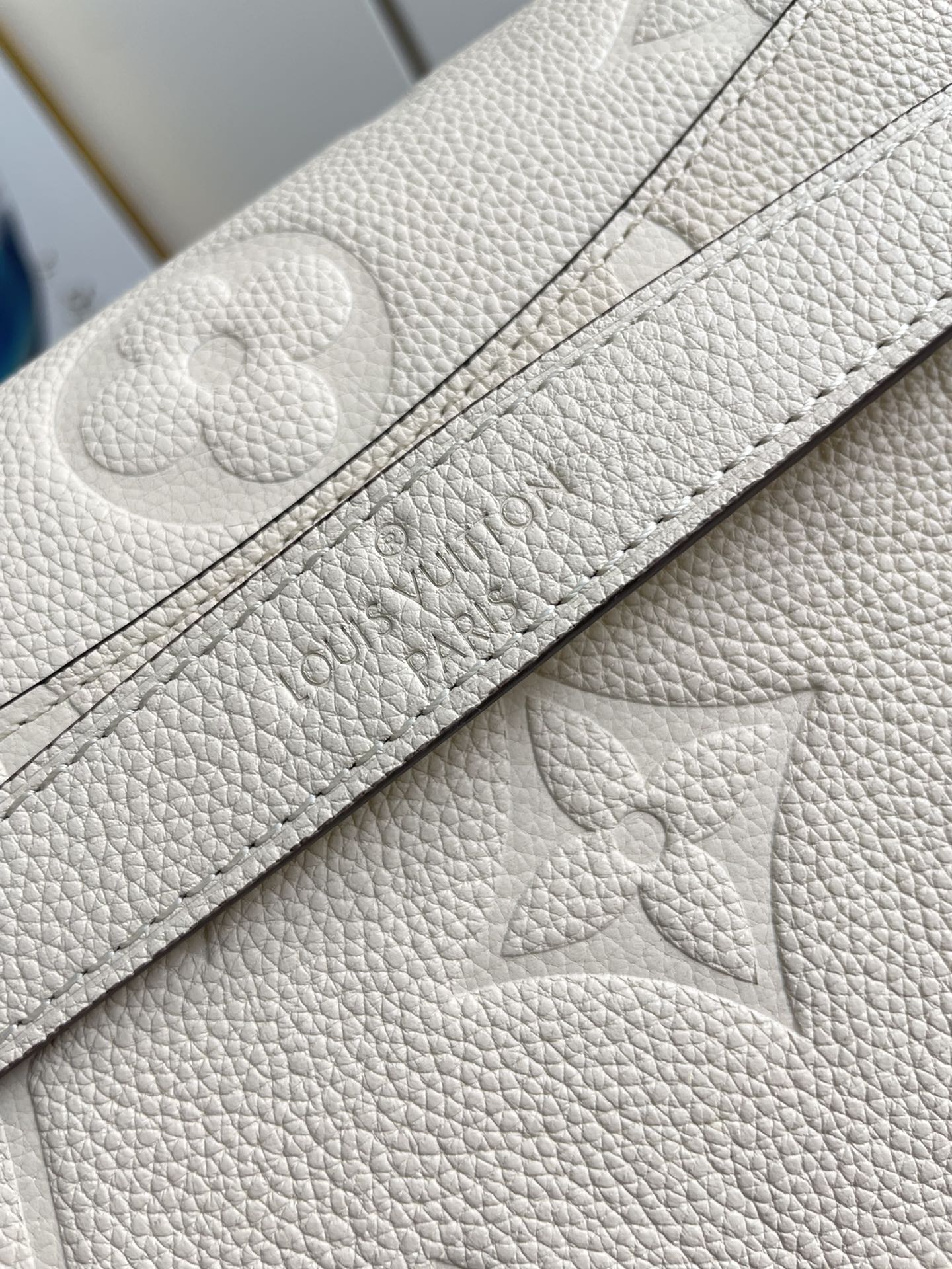 Wholesale Luxury Louis Vuitton Diane M46388 - Image 3