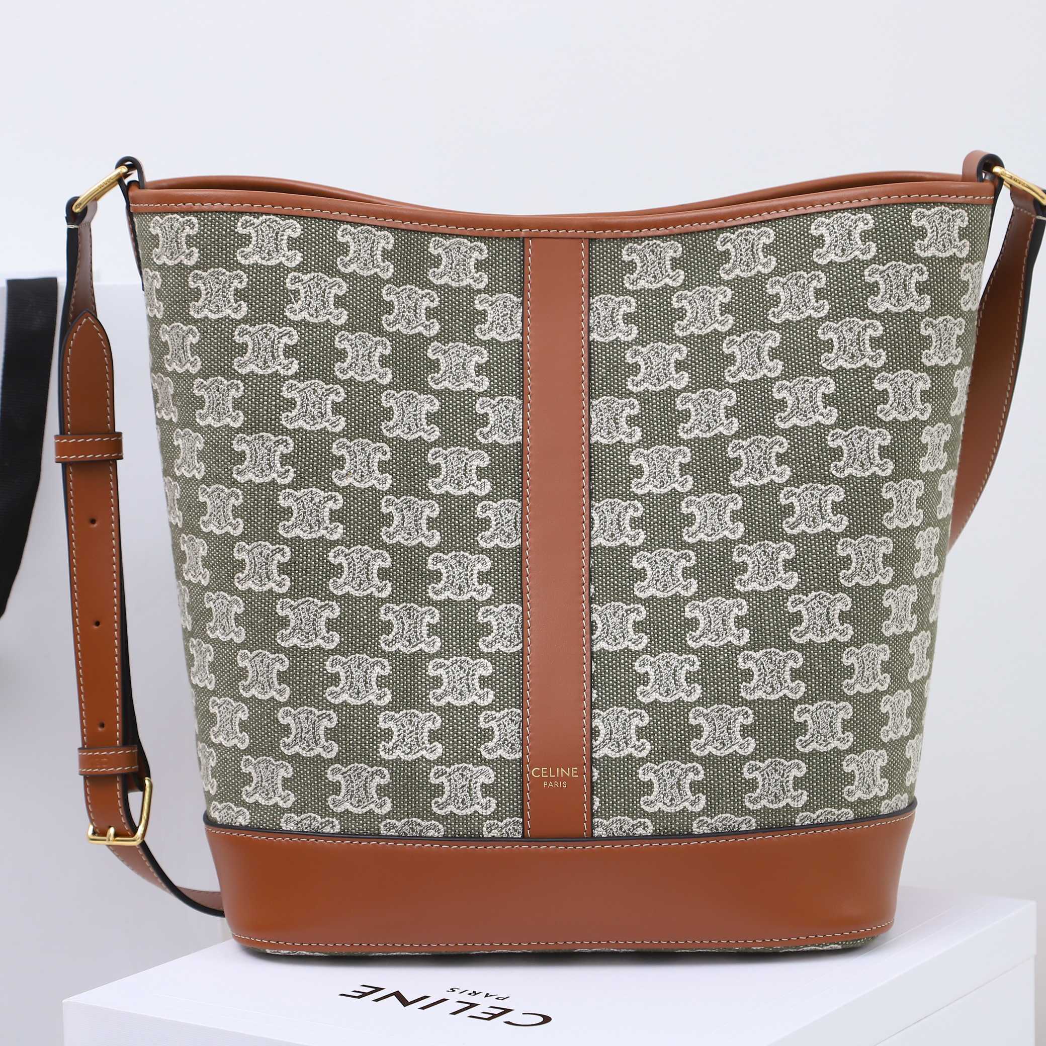 Wholesale Luxury Celine Medium Bucket In Triomphe - Image 8