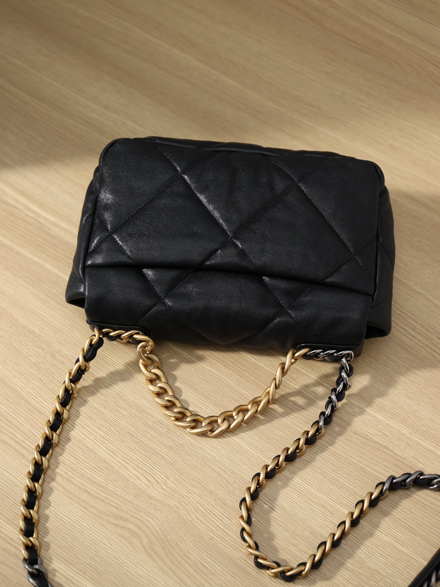 Wholesale Luxury Chanel Cf 19 Black Handbag - Image 8