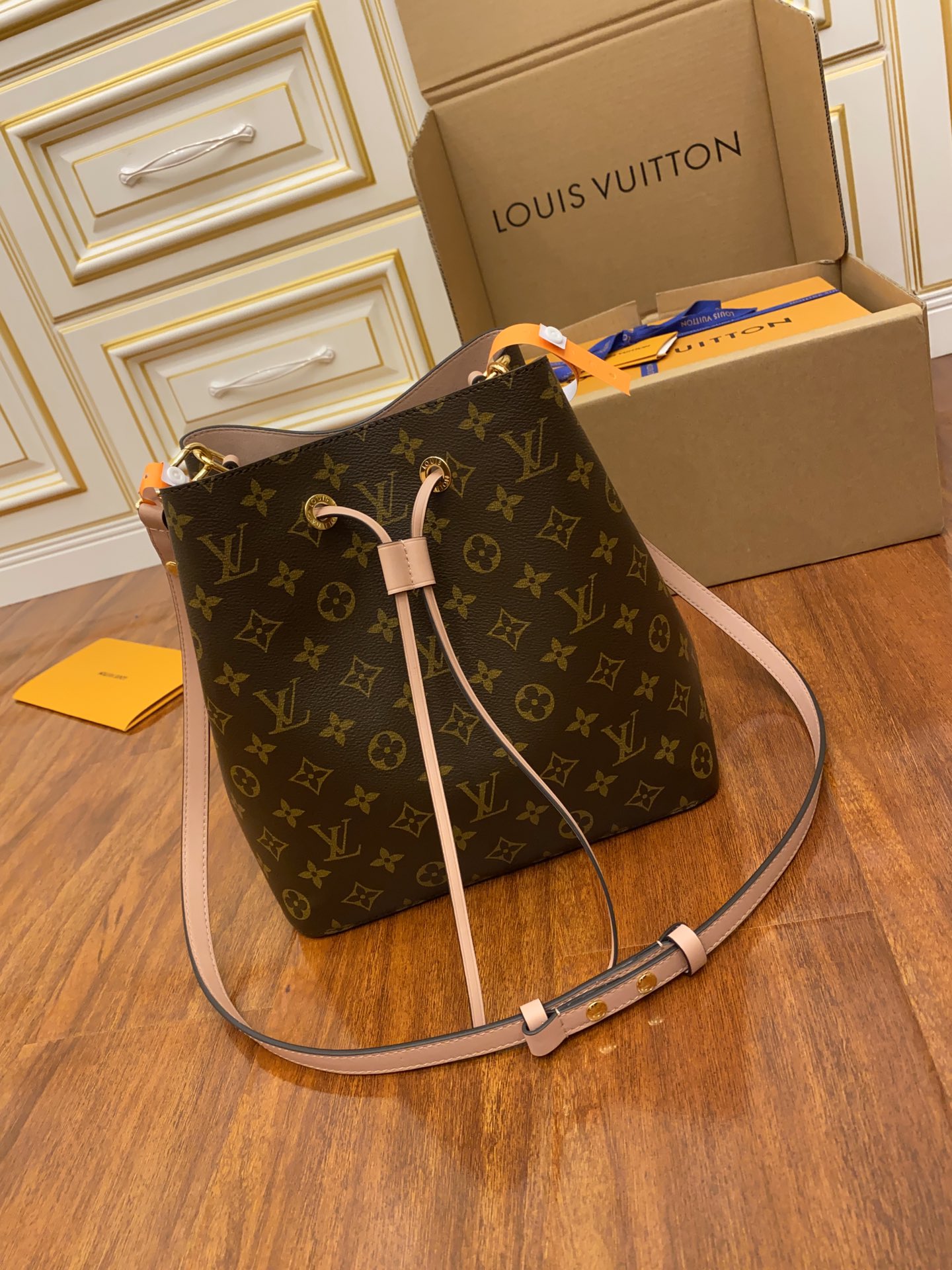Wholesale Luxury Louis Vuitton Neonoe Mm M44022