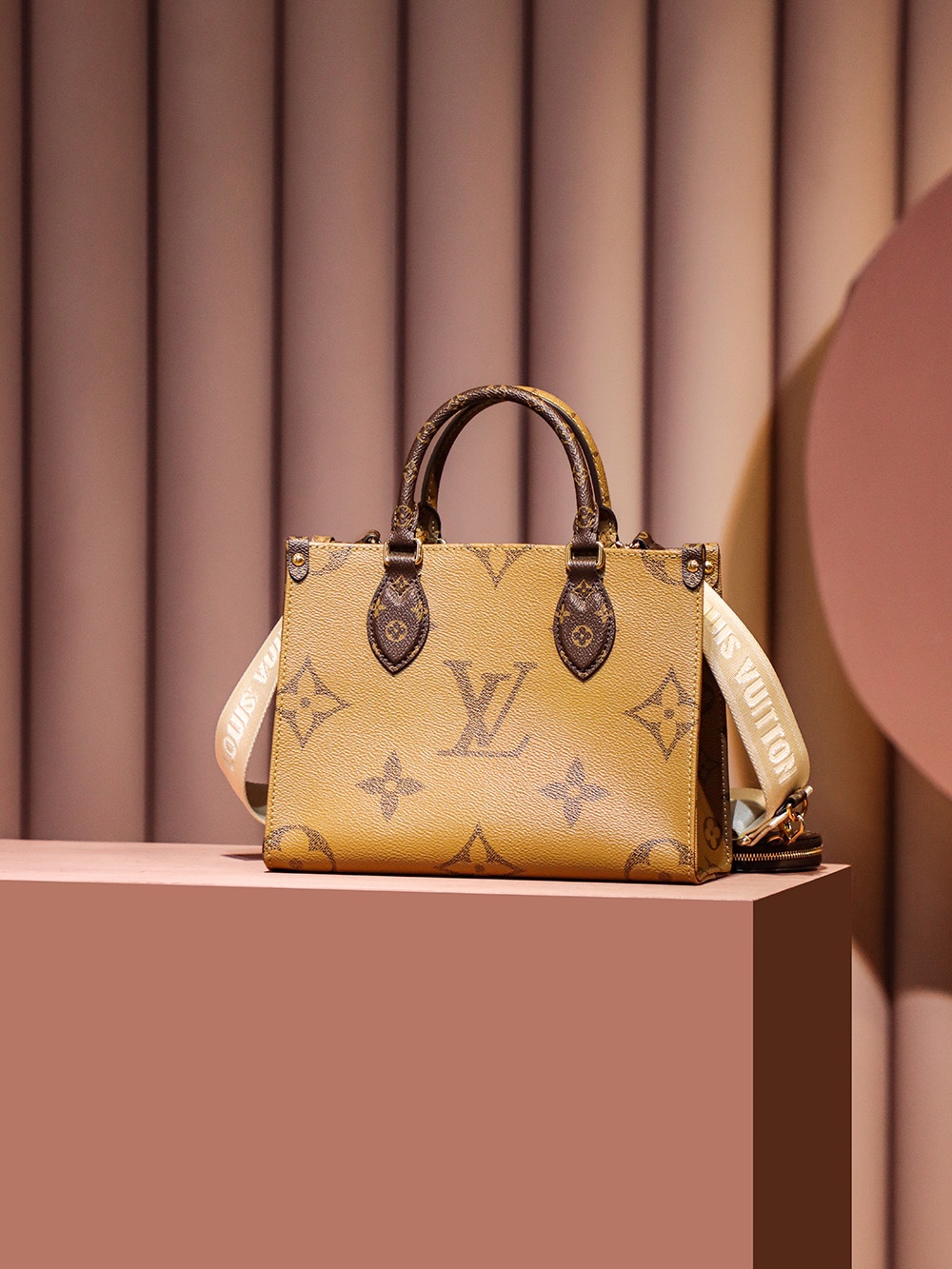 Louis Vuitton OnTheGo PM Tote Bag M46373 - Image 2