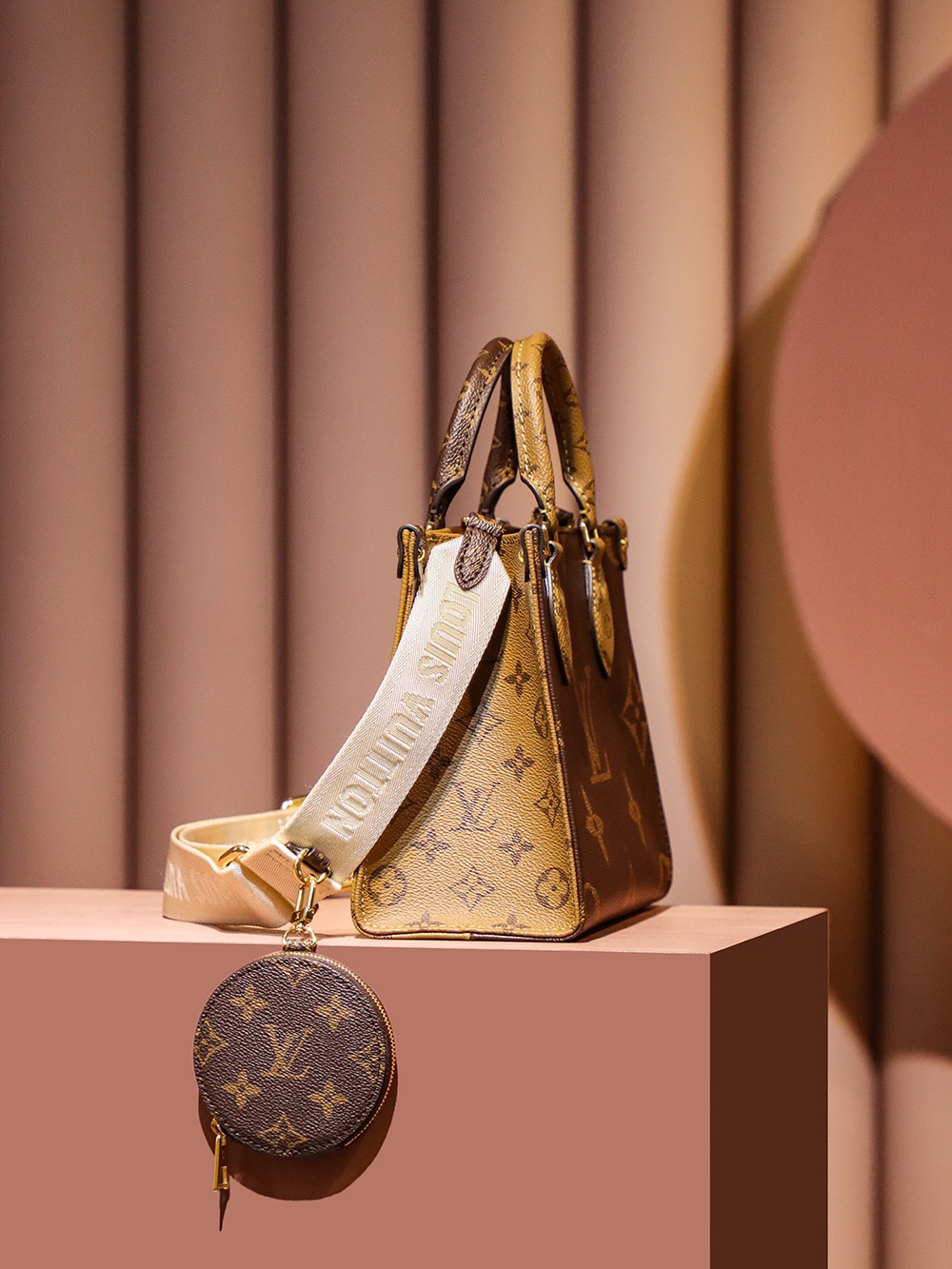 Louis Vuitton OnTheGo PM Tote Bag M46373 - Image 5