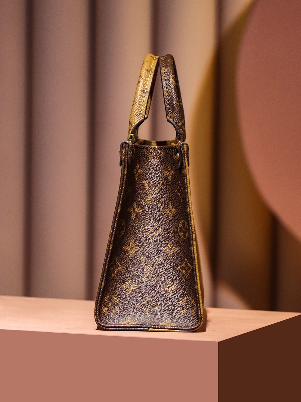Louis Vuitton OnTheGo PM Tote Bag M46373 - Image 4