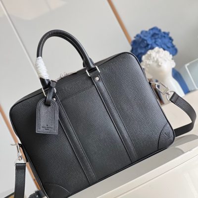 Alternative view of Louis Vuitton Porte-Documents Voyage PM M30925